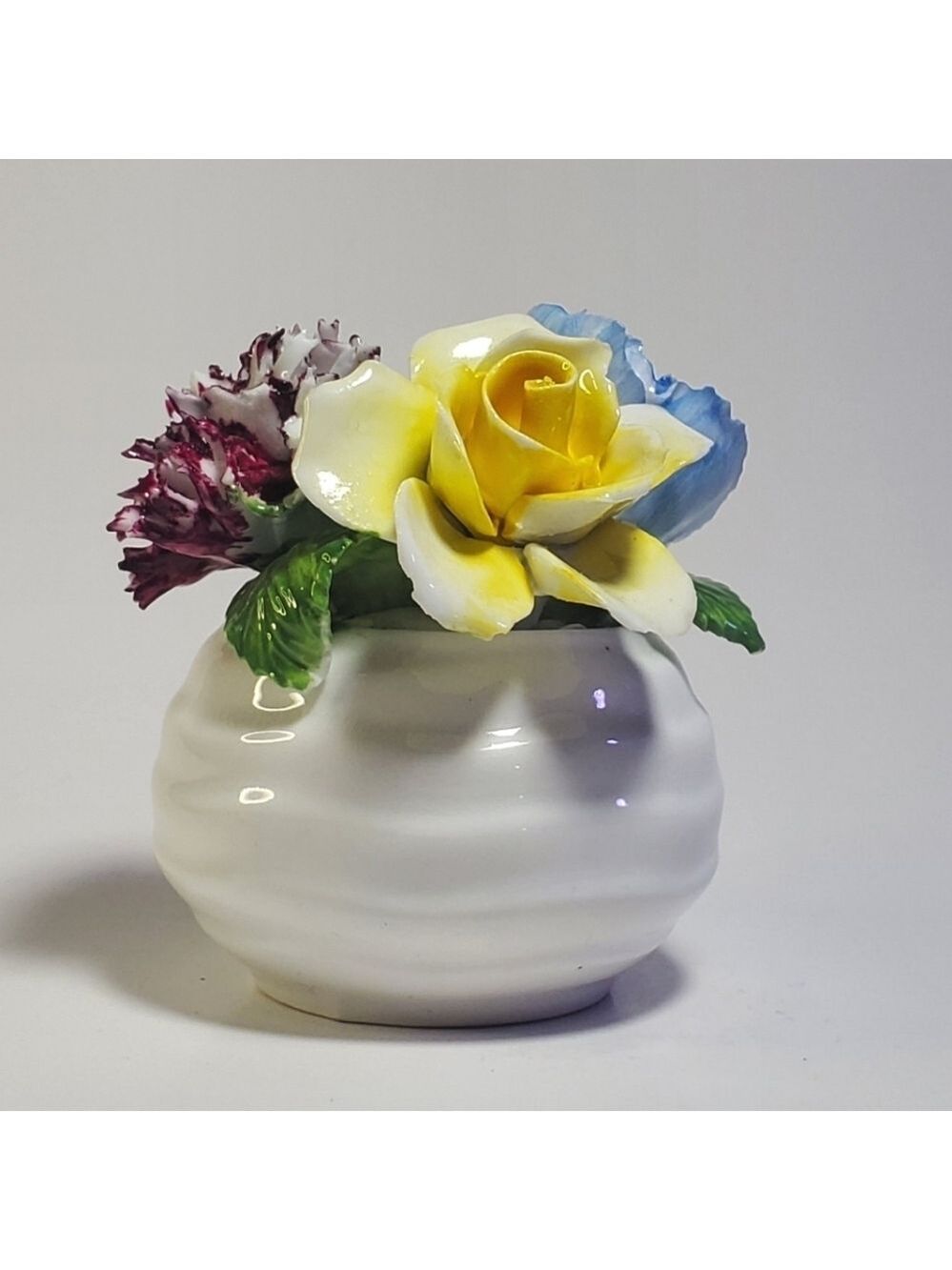 Vintage RADNOR Staffordshire England Bone China Figurine Bouquet of Flowers EUC